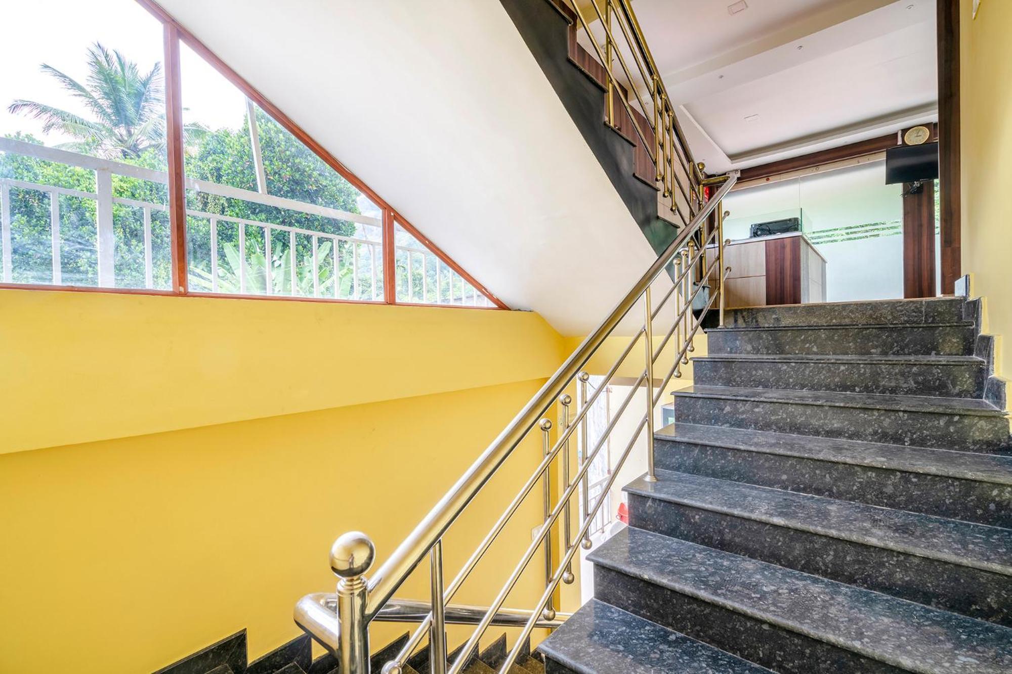 Fabhotel Abrigo Residency Anaviratty Exterior foto